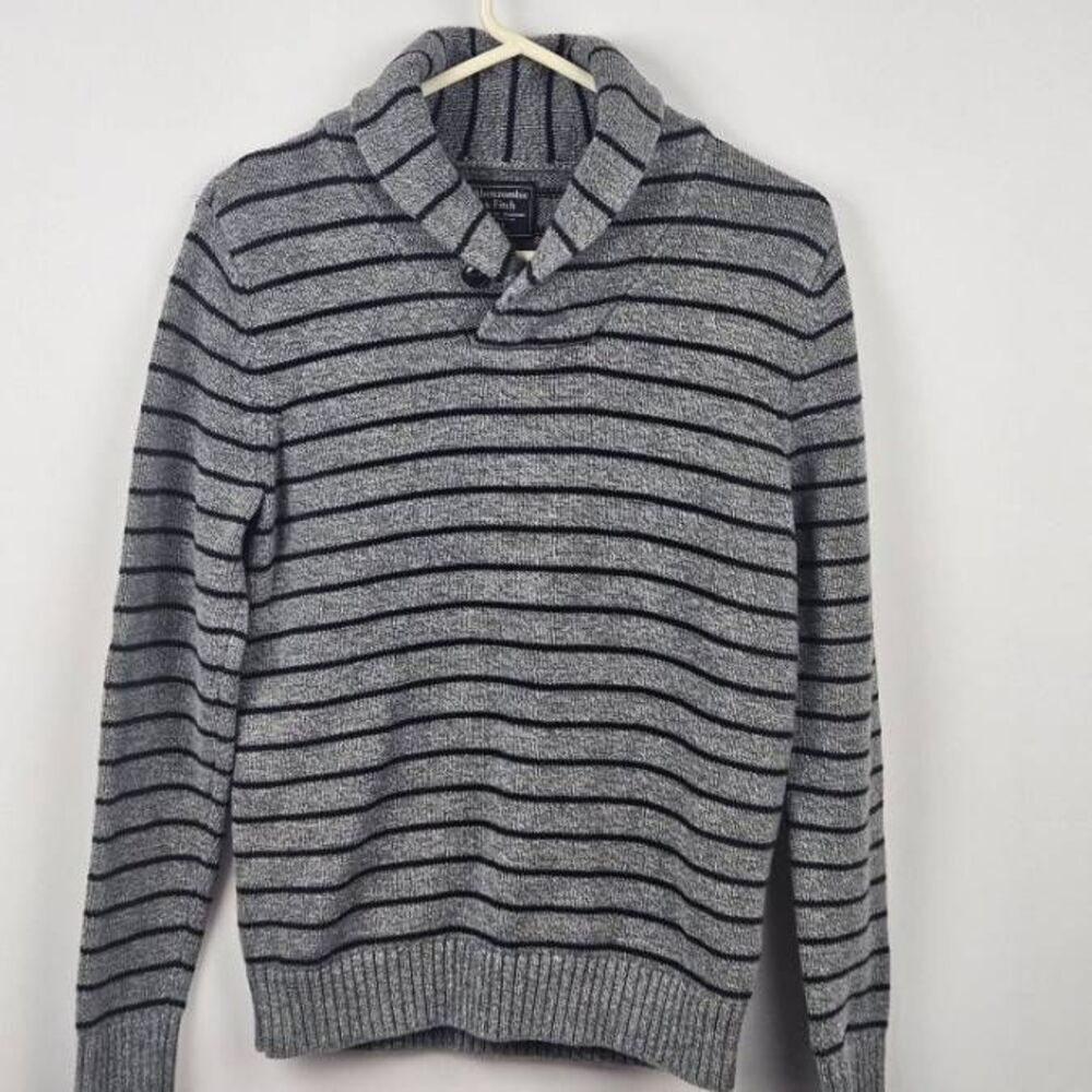 Abercrombie and Fitch Sweater NWOT‎